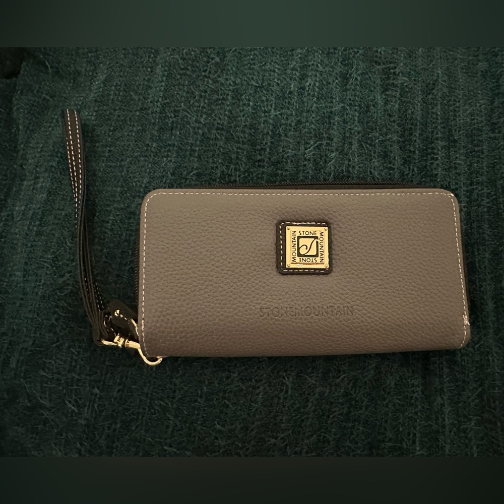 Stone Mountain wallet